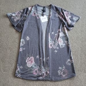 NWT Agnes & Dora Flutter Sleeve Floral Cardi